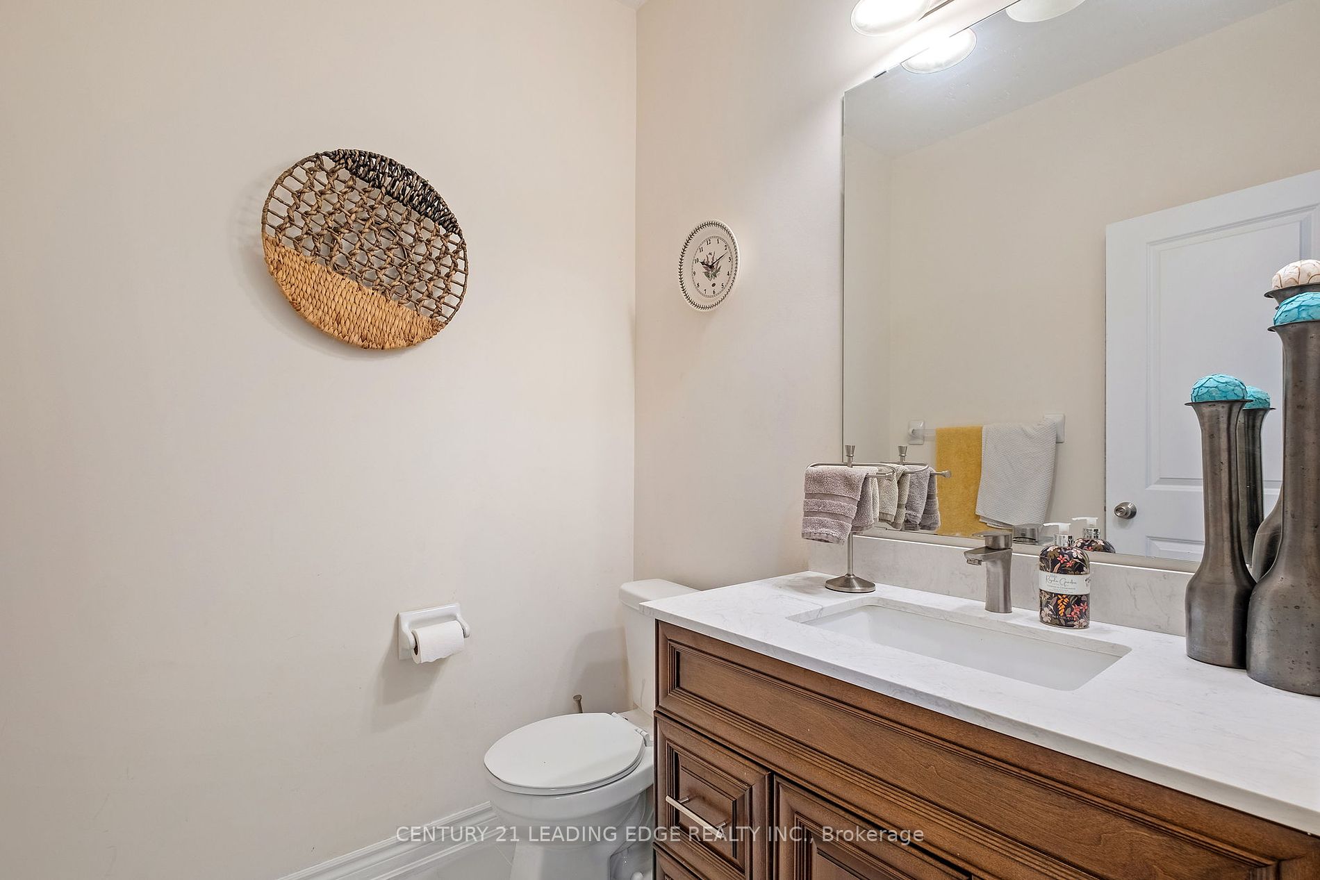 100 Coastline Dr Property Photo 4