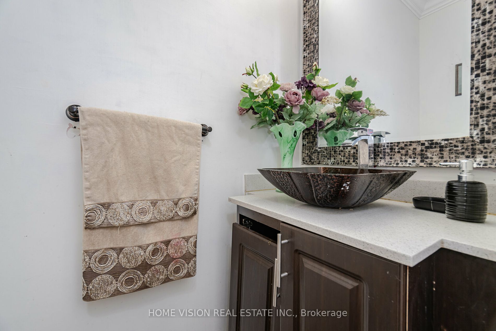 1 Darou Cres N Property Photo 6