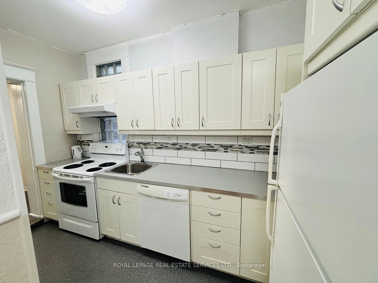194 Fairview Ave Property Photo 7
