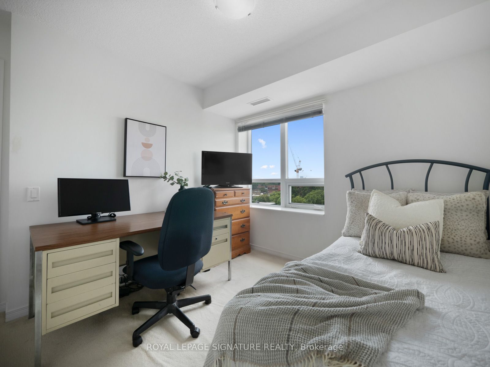60 Heintzman St 42 Property Photo 3