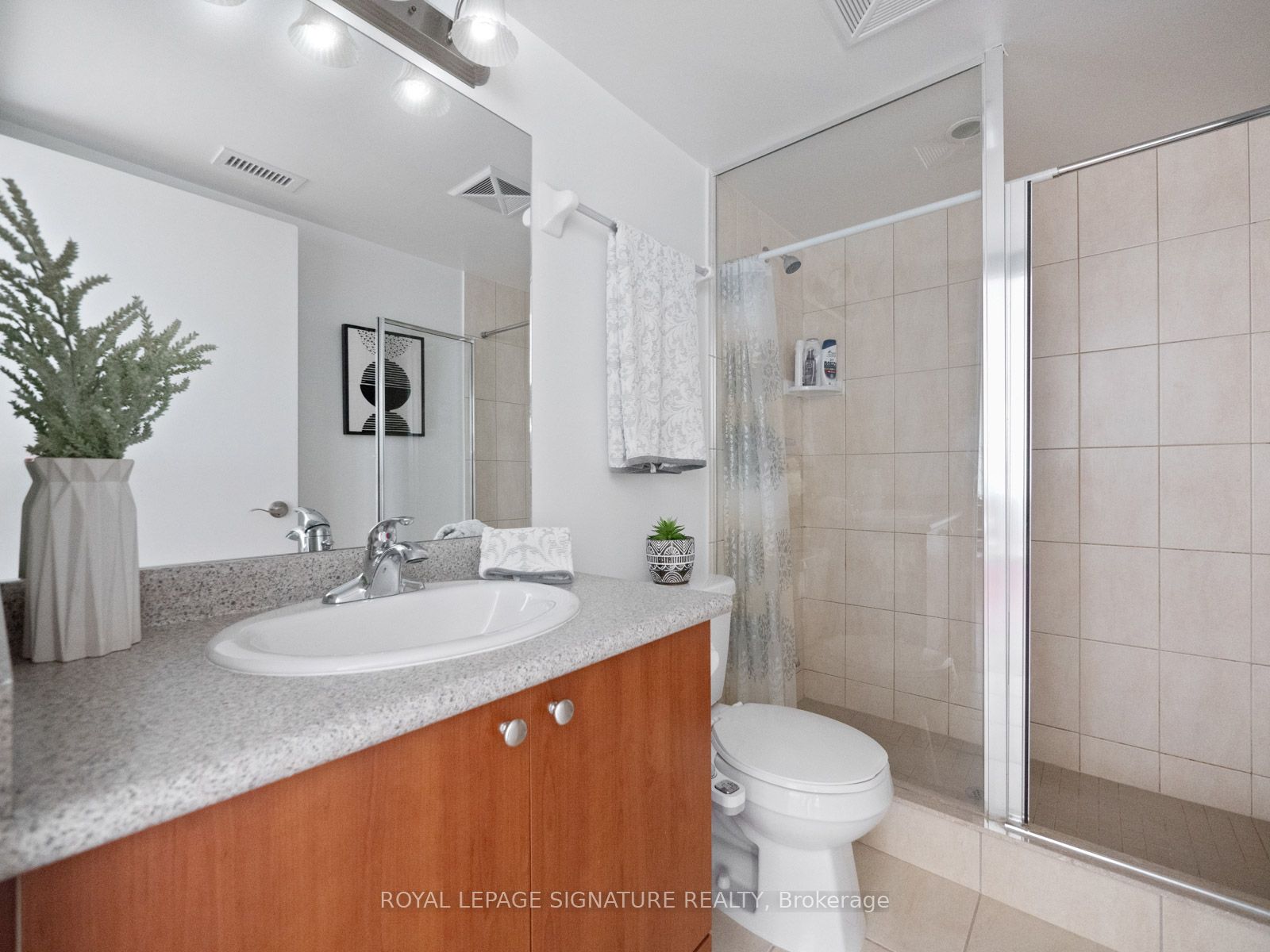 60 Heintzman St 42 Property Photo 4