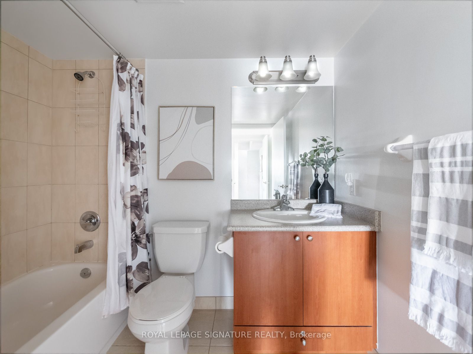 60 Heintzman St 42 Property Photo 8