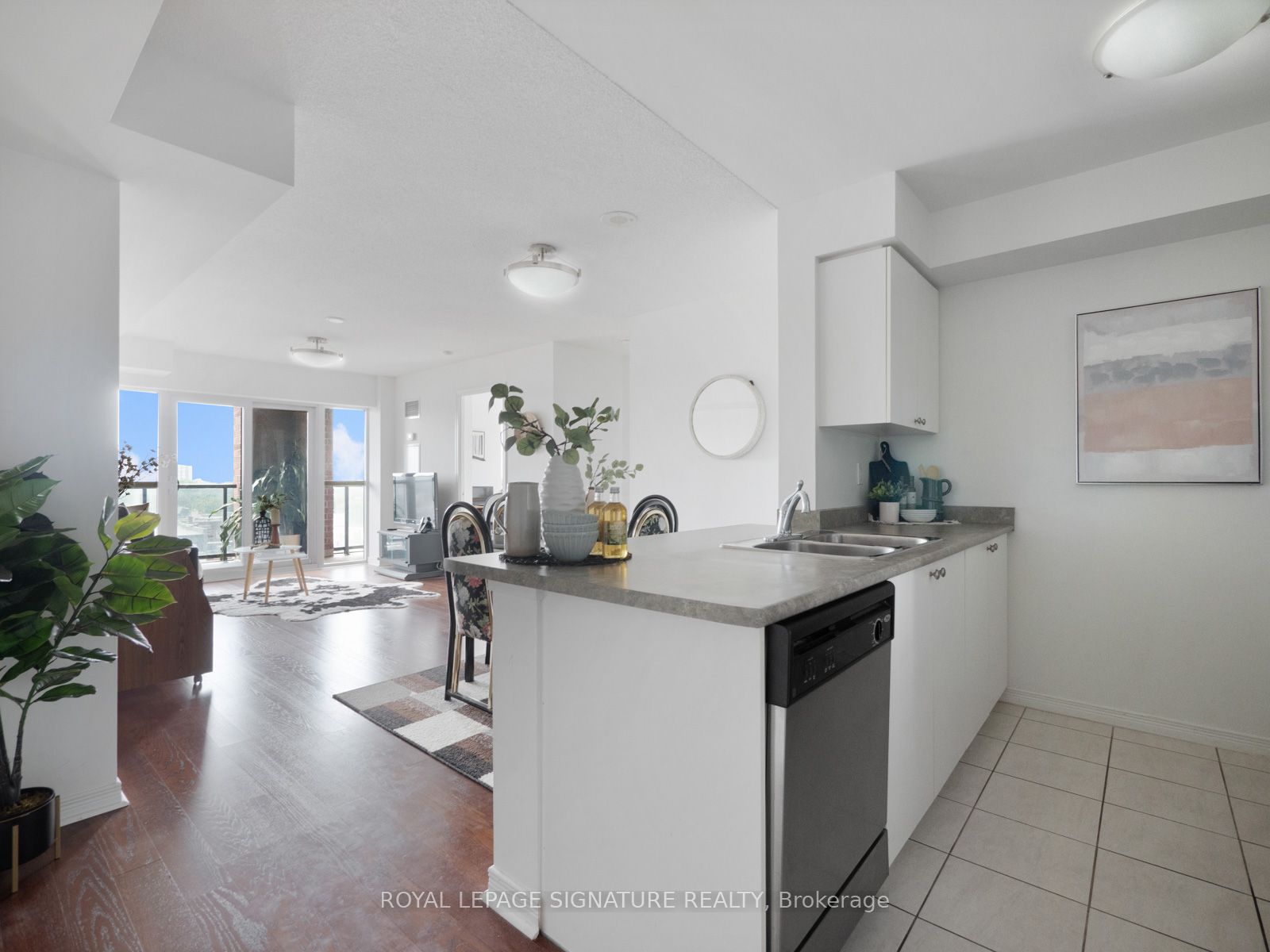 60 Heintzman St 42 Property Photo 12