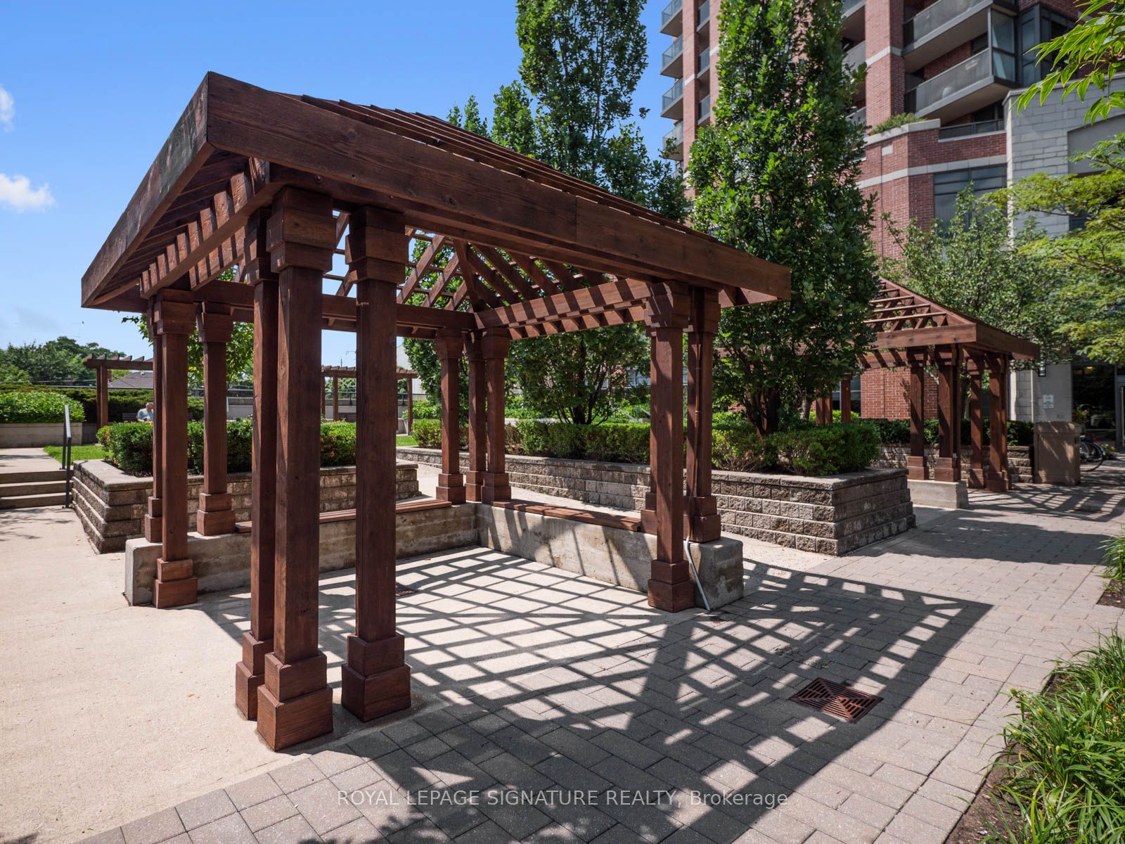 60 Heintzman St 42 Property Photo 16