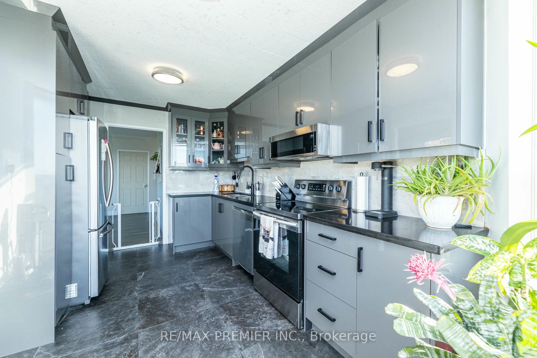 6 Humberline Dr 22 Property Photo 4