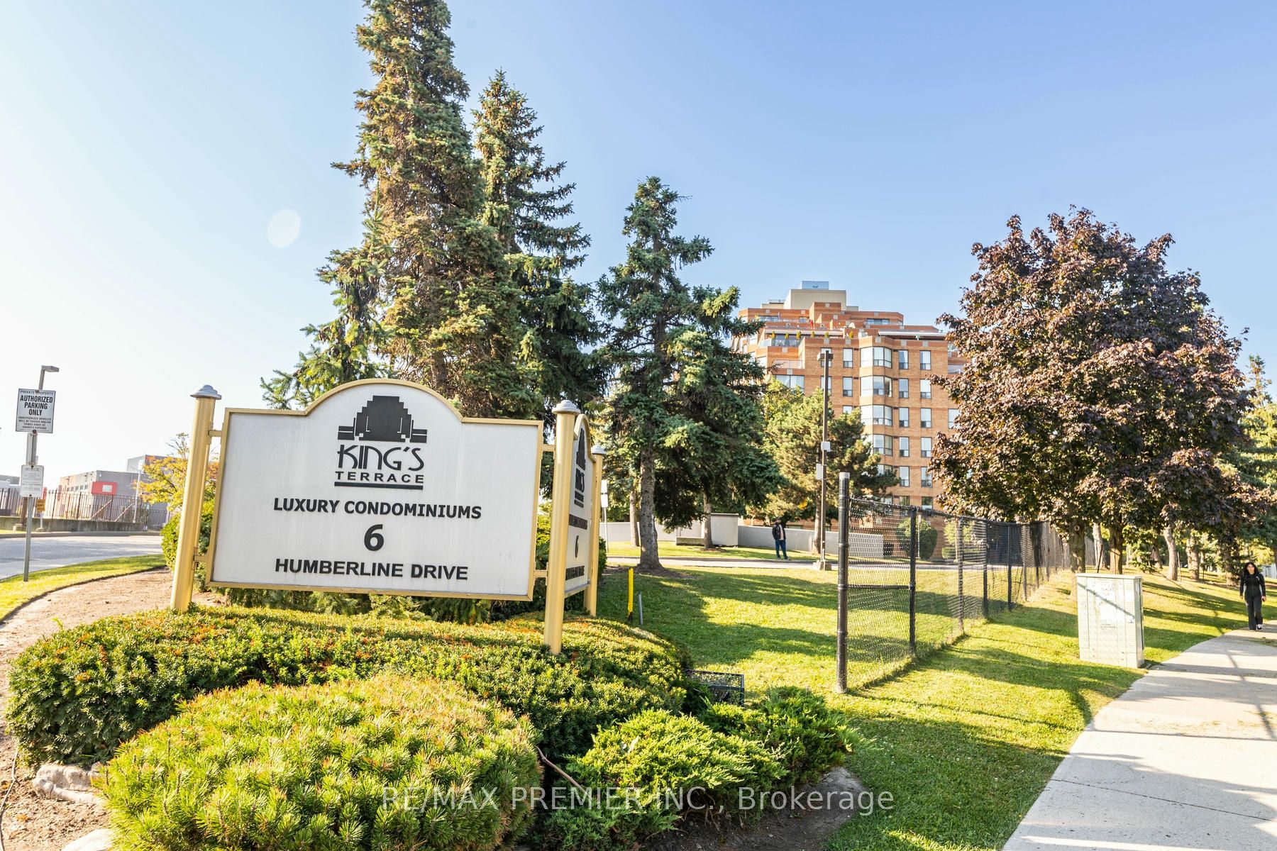 6 Humberline Dr 22 Property Photo 12