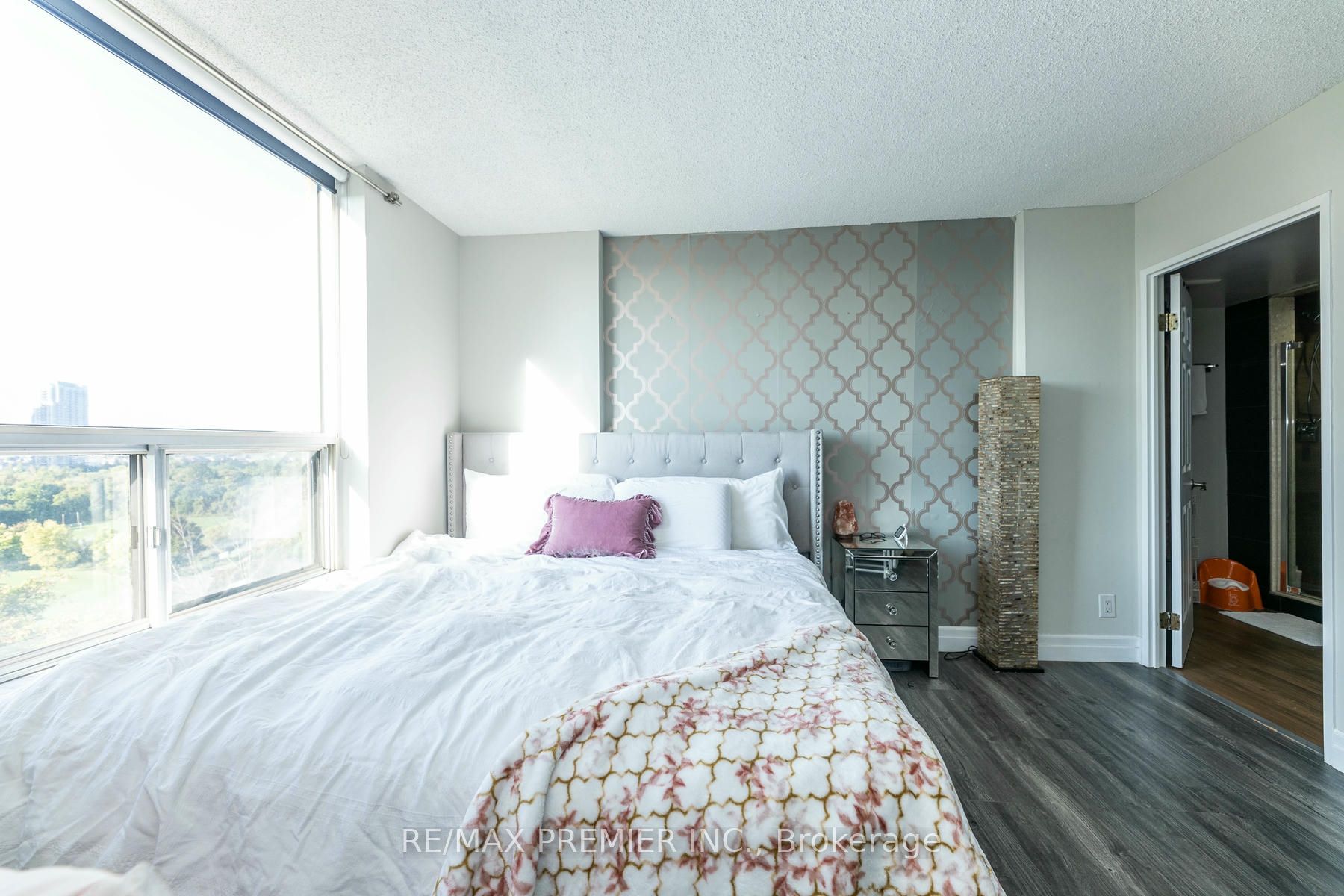 6 Humberline Dr 22 Property Photo 15