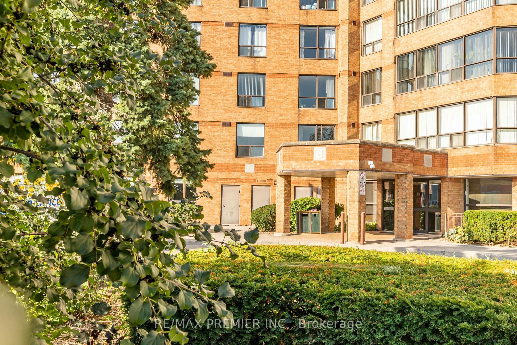 6 Humberline Dr 22 Property Photo 23