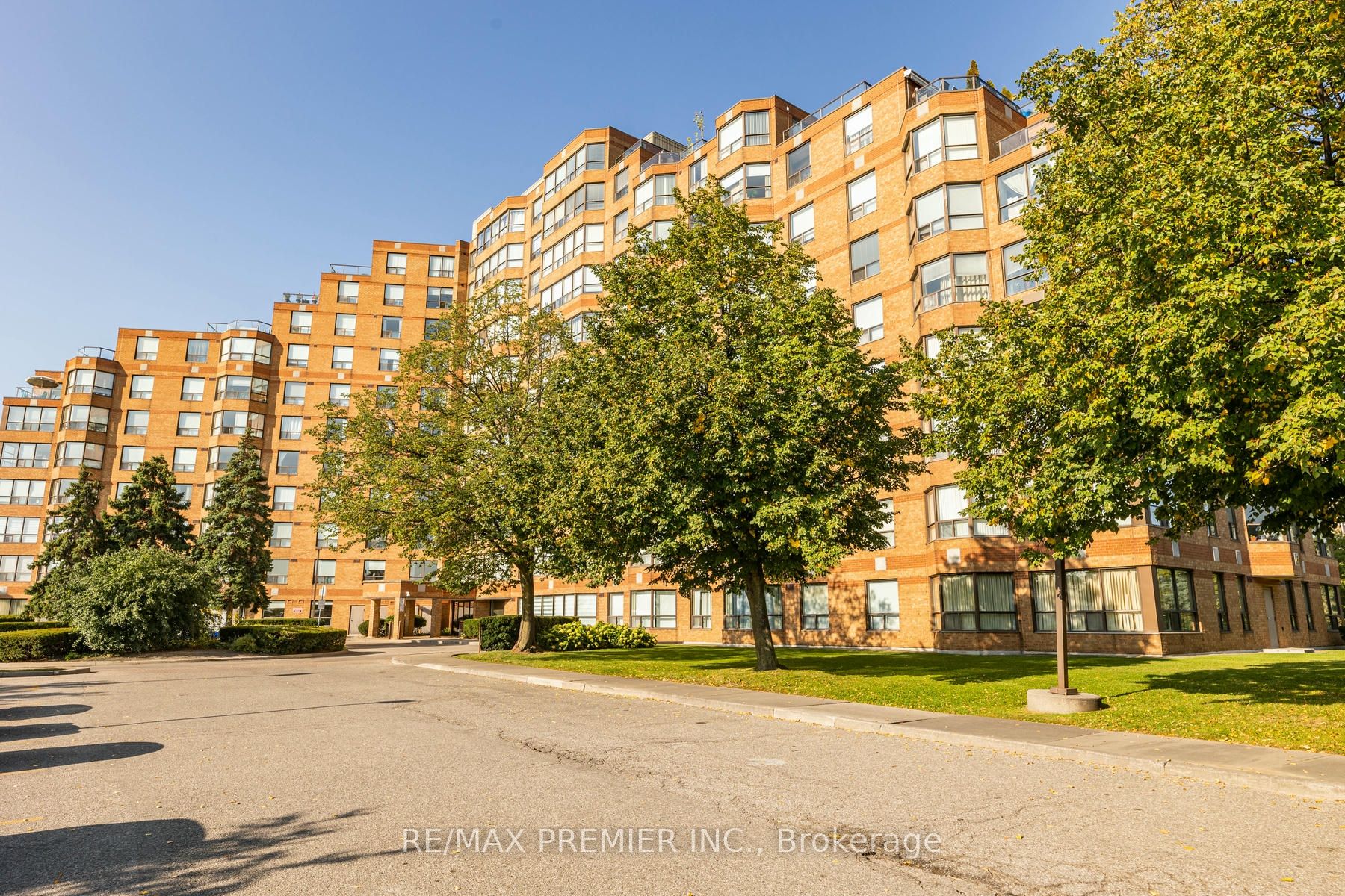 6 Humberline Dr 22 Property Photo 34