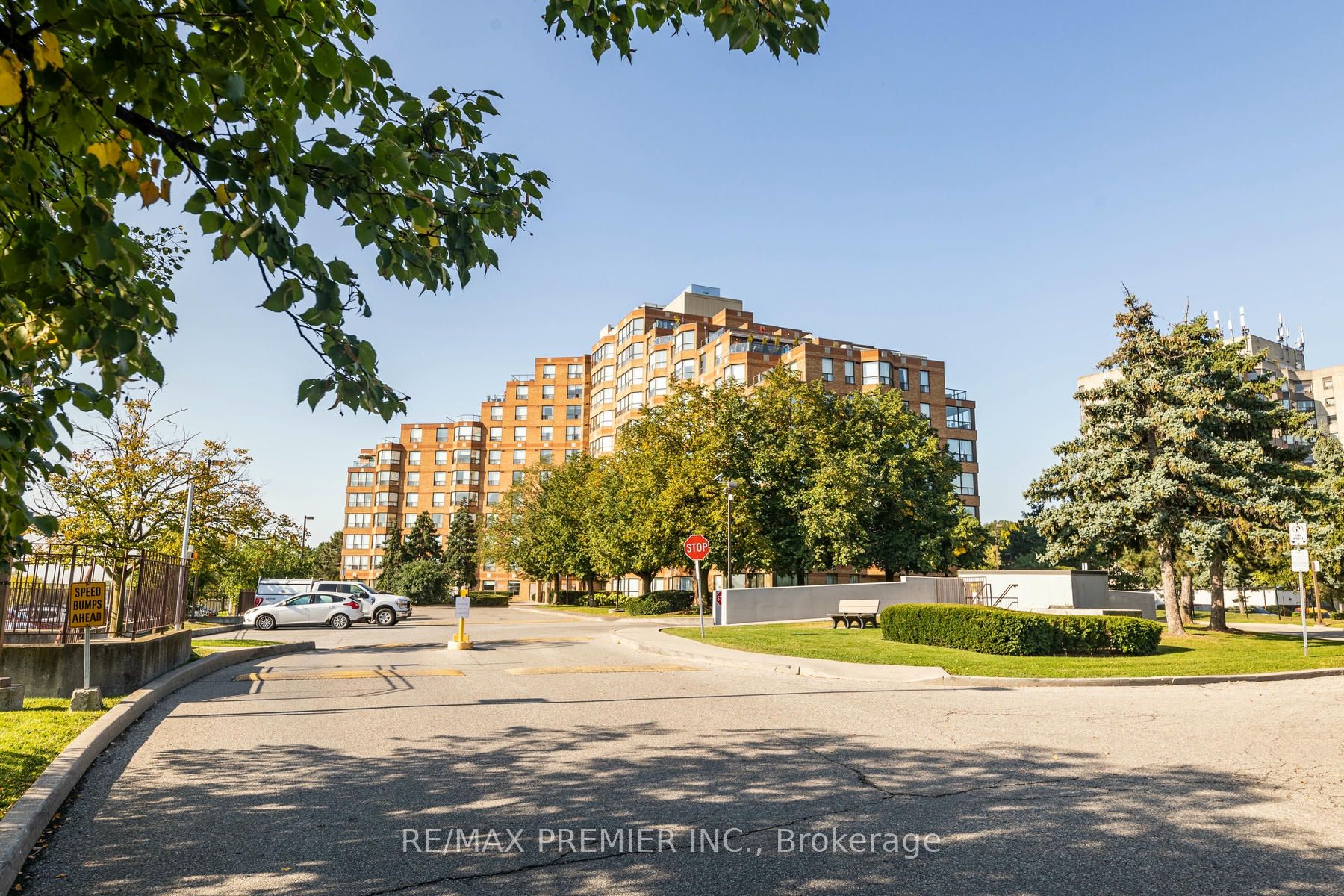 6 Humberline Dr 22 Property Photo 35