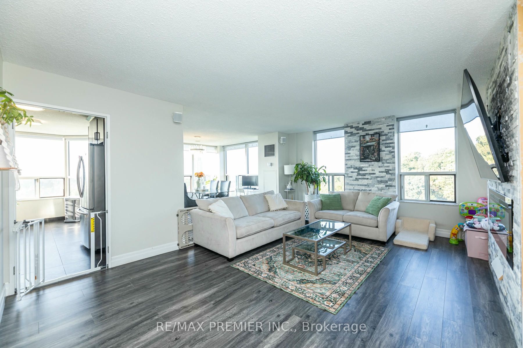 6 Humberline Dr 22 Property Photo 39