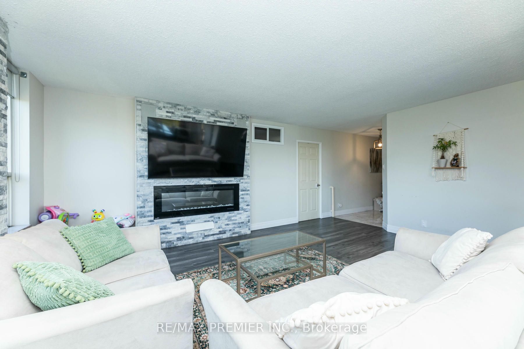 6 Humberline Dr 22 Property Photo 40