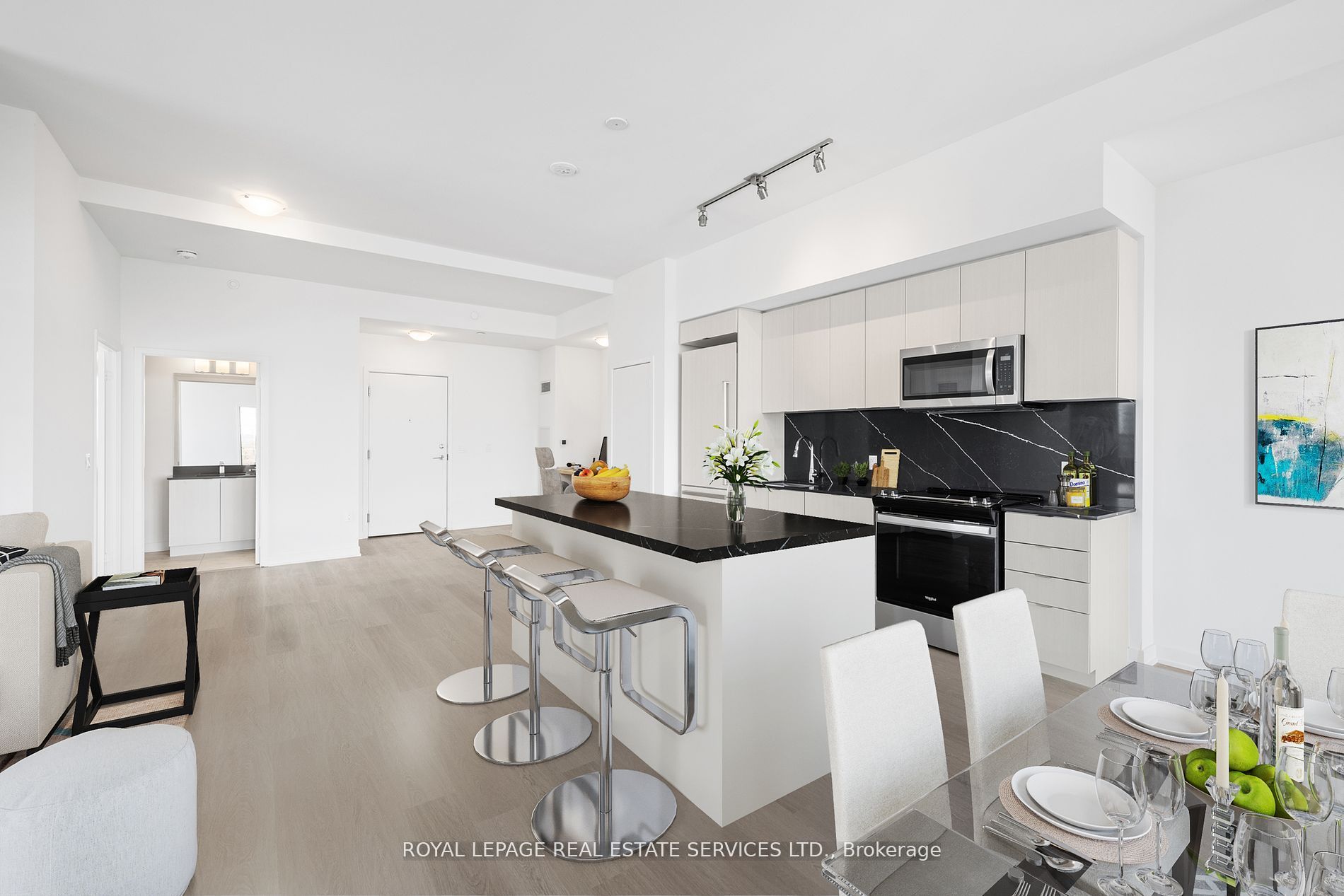 #1106 - 859 The Queensway Property Photo 5
