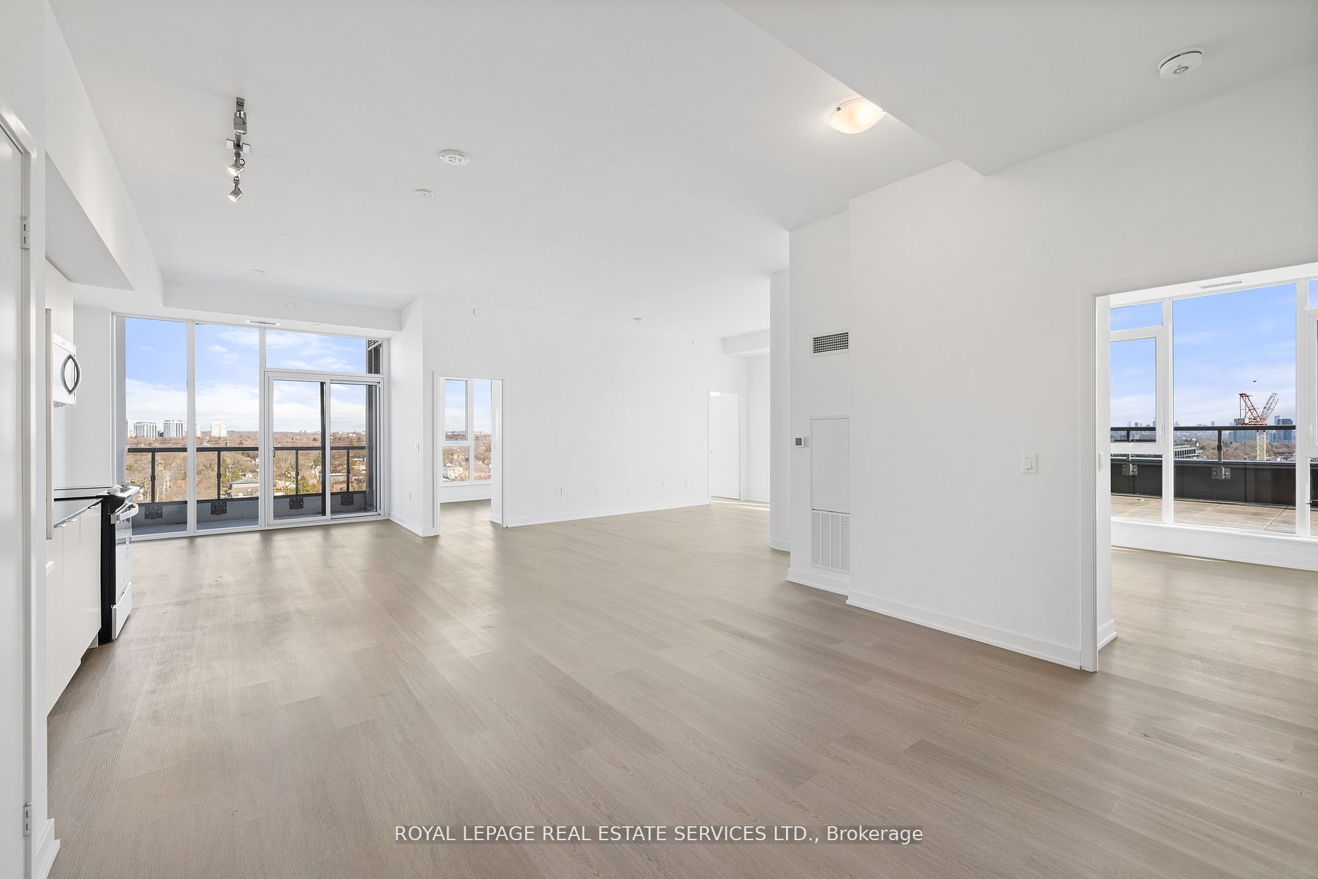 #1106 - 859 The Queensway Property Photo 9