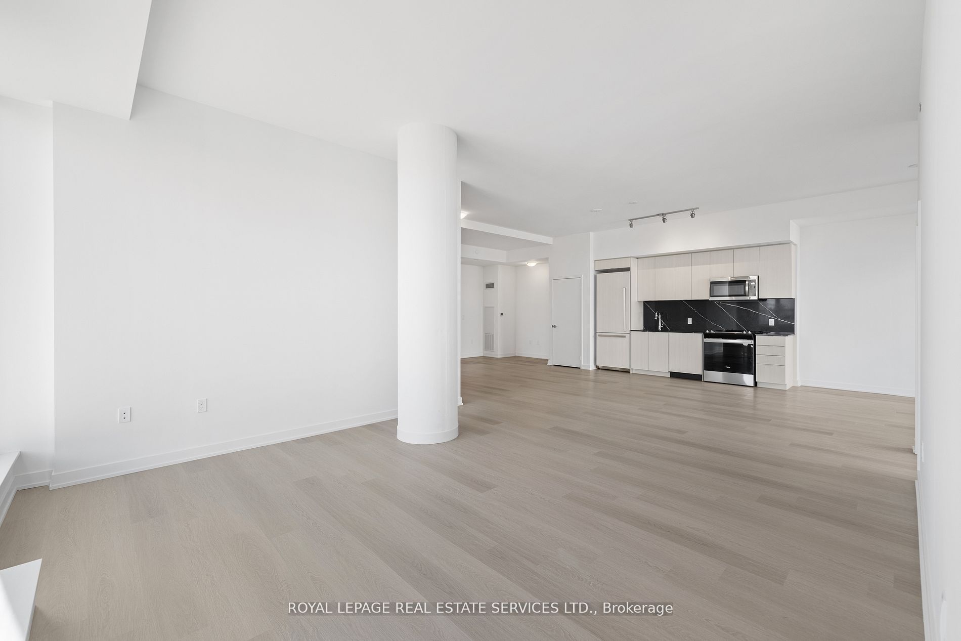 #1106 - 859 The Queensway Property Photo 11
