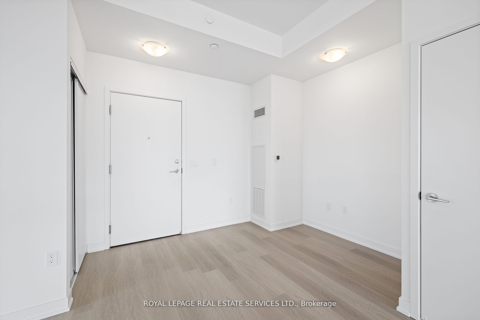 #1106 - 859 The Queensway Property Photo 12