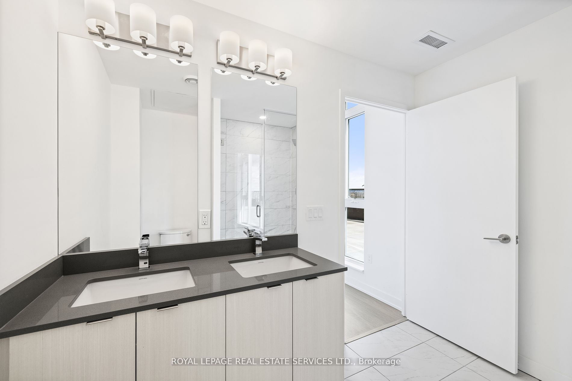 #1106 - 859 The Queensway Property Photo 16