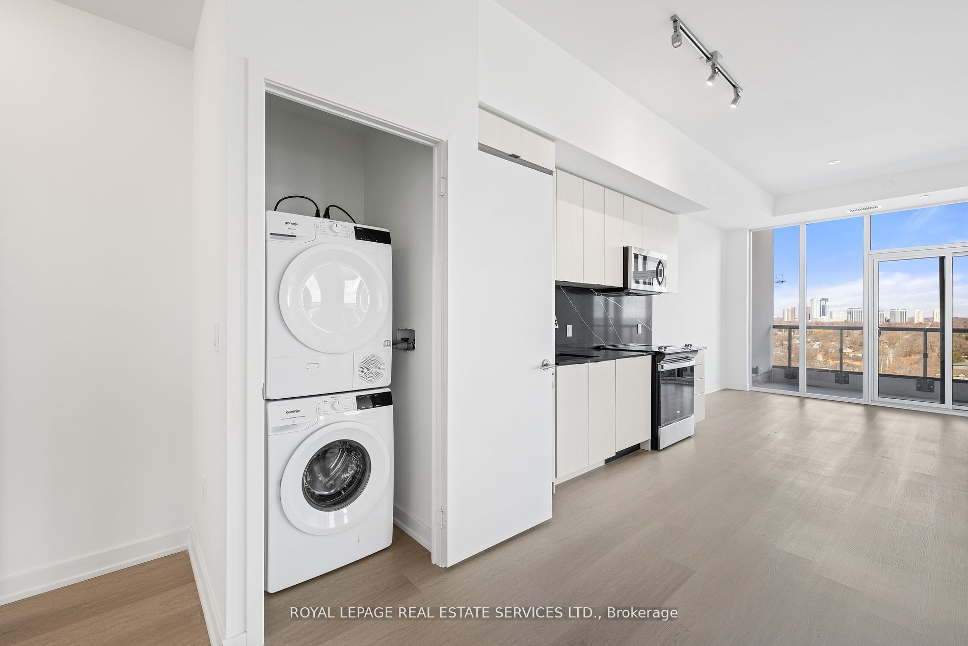 #1106 - 859 The Queensway Property Photo 20