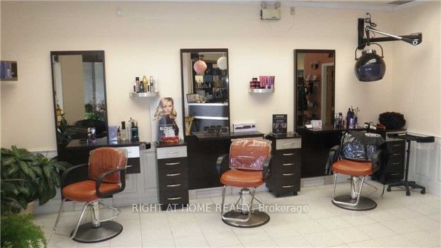 #1213 - 1107 Lorne Park Road Property Photo 4