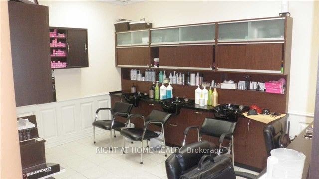 #1213 - 1107 Lorne Park Road Property Photo 6
