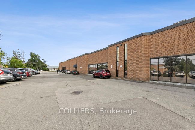 #1a - 77 St Regis Crescent Property Photo 2