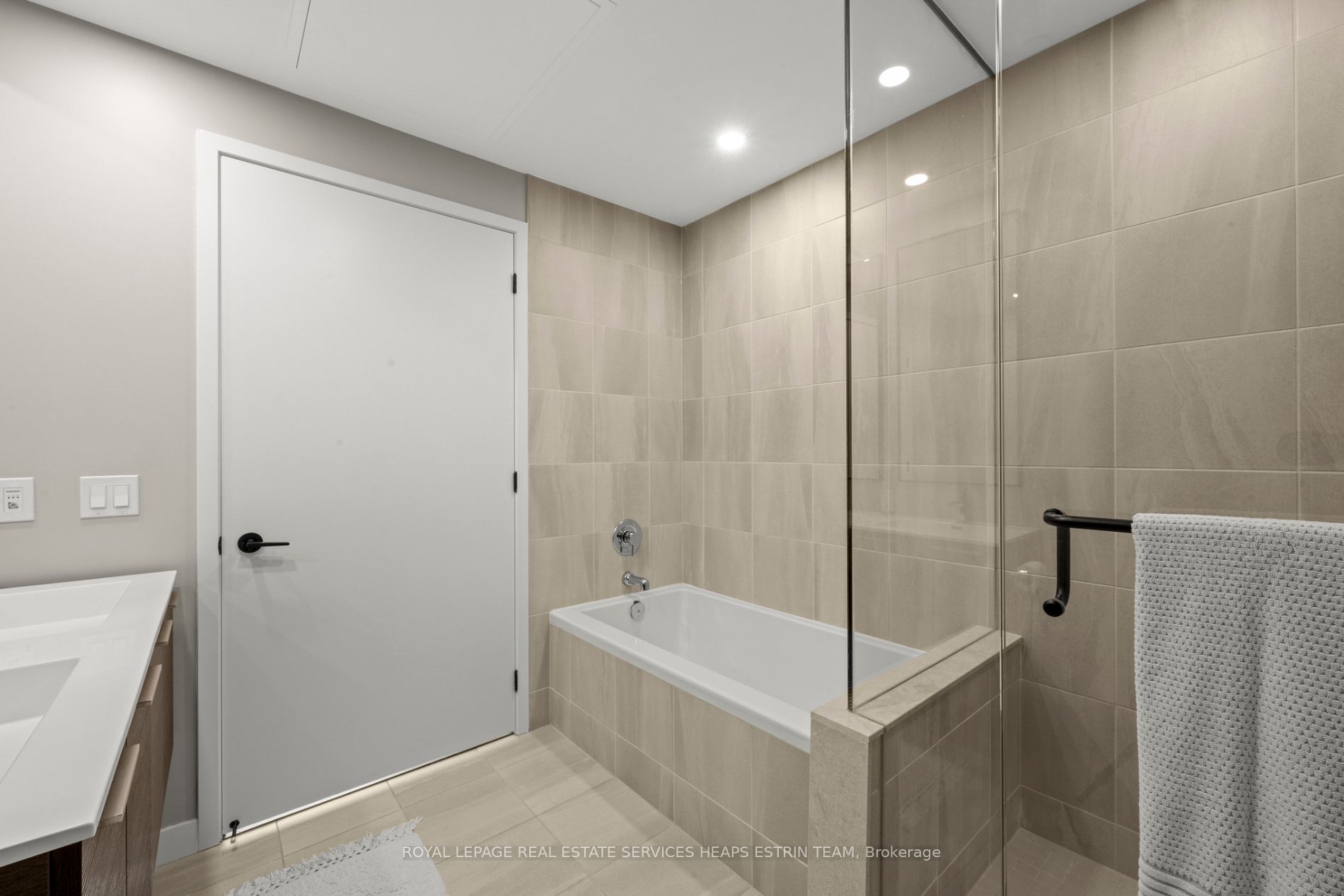 2118 Bloor St W 05 Property Photo 5