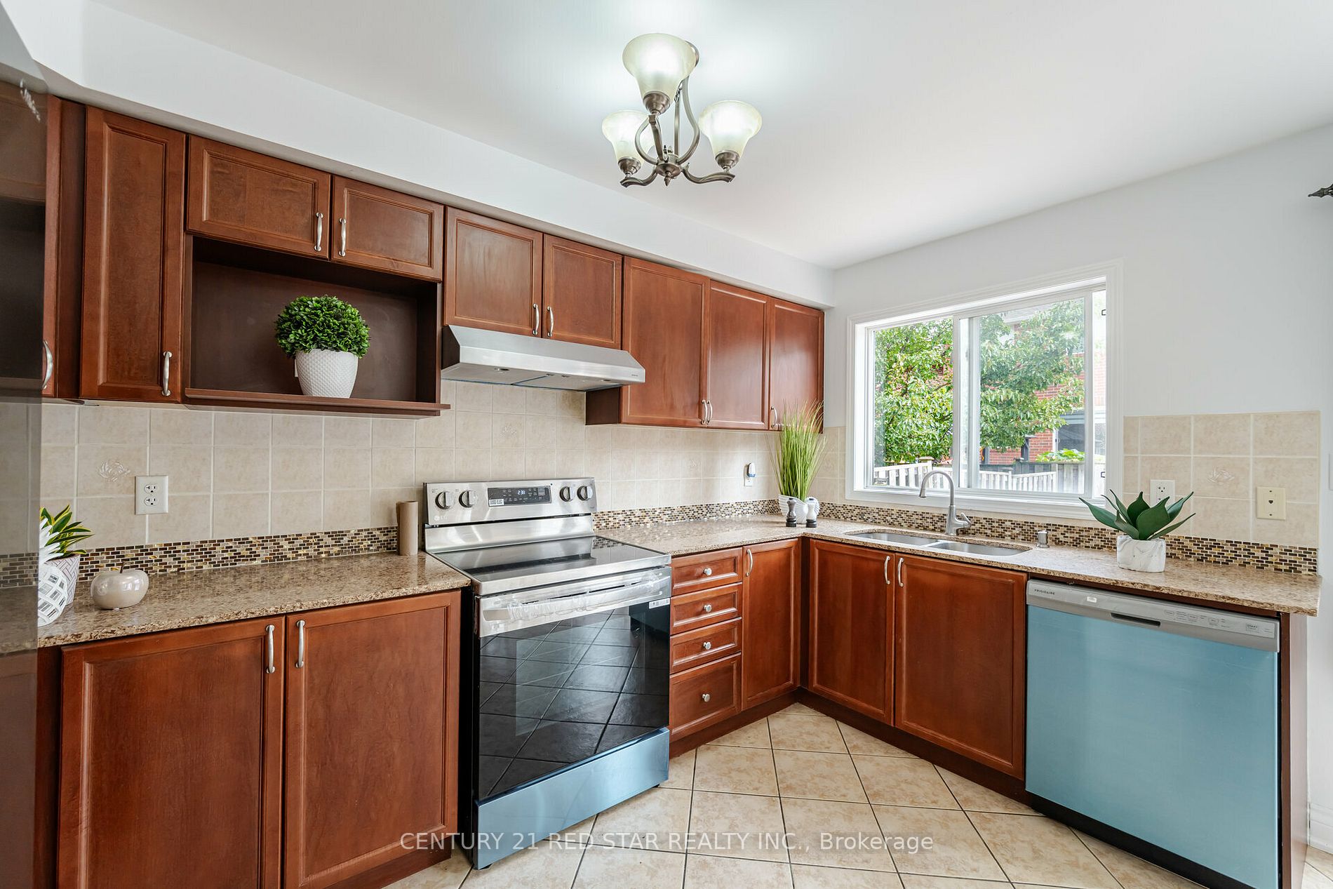 60 Horizon St Property Photo 4