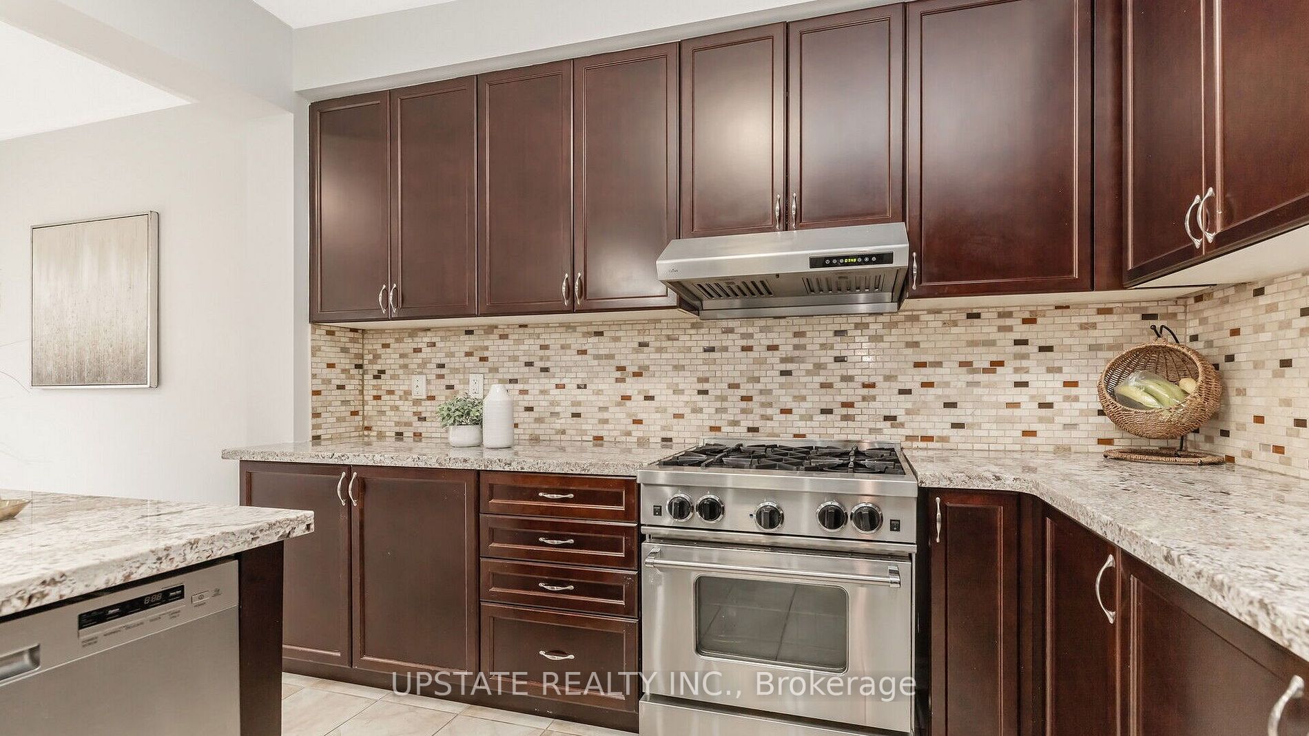 47 Denali Cres Property Photo 2