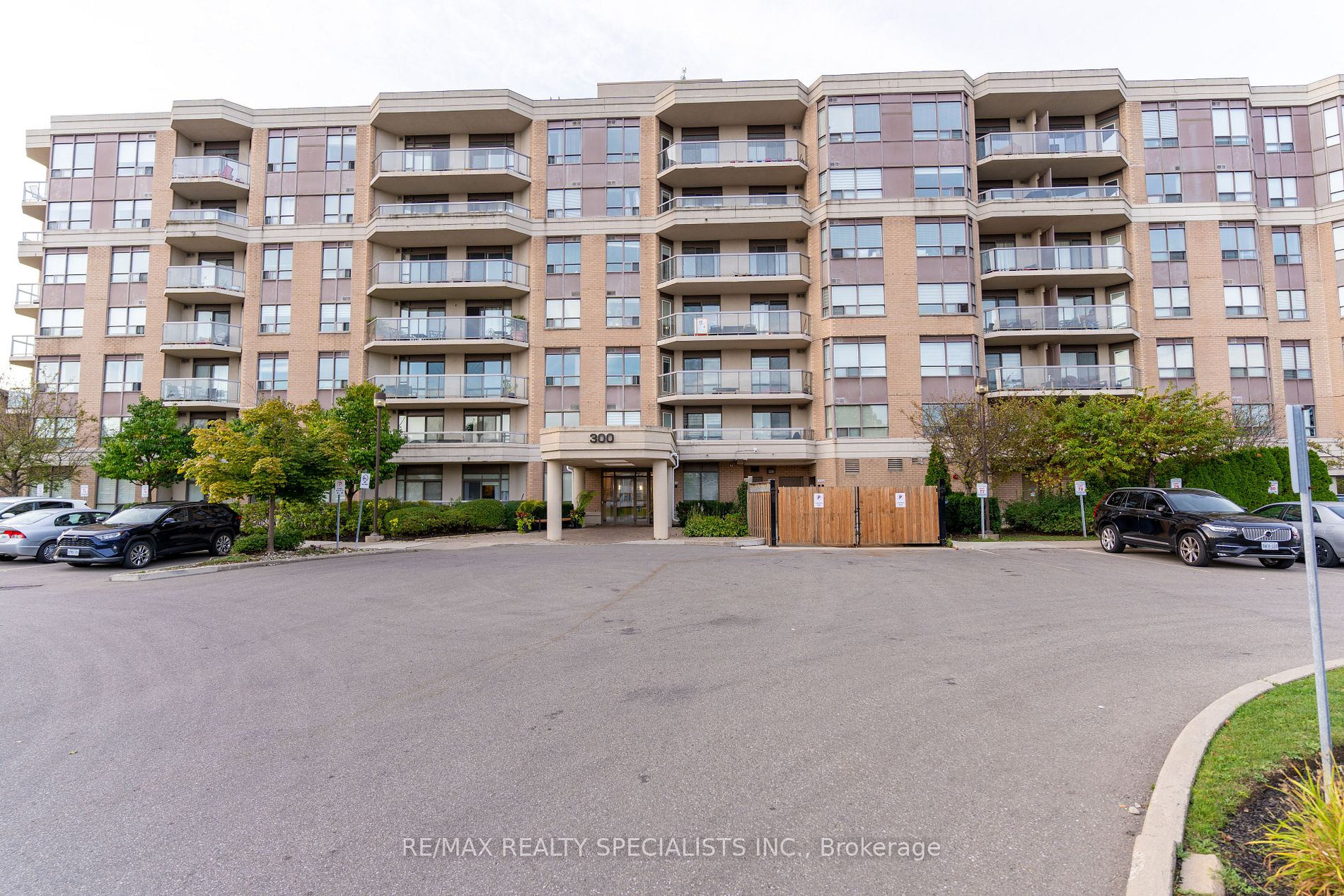 300 Ray Lawson Blvd 707 Property Photo 9