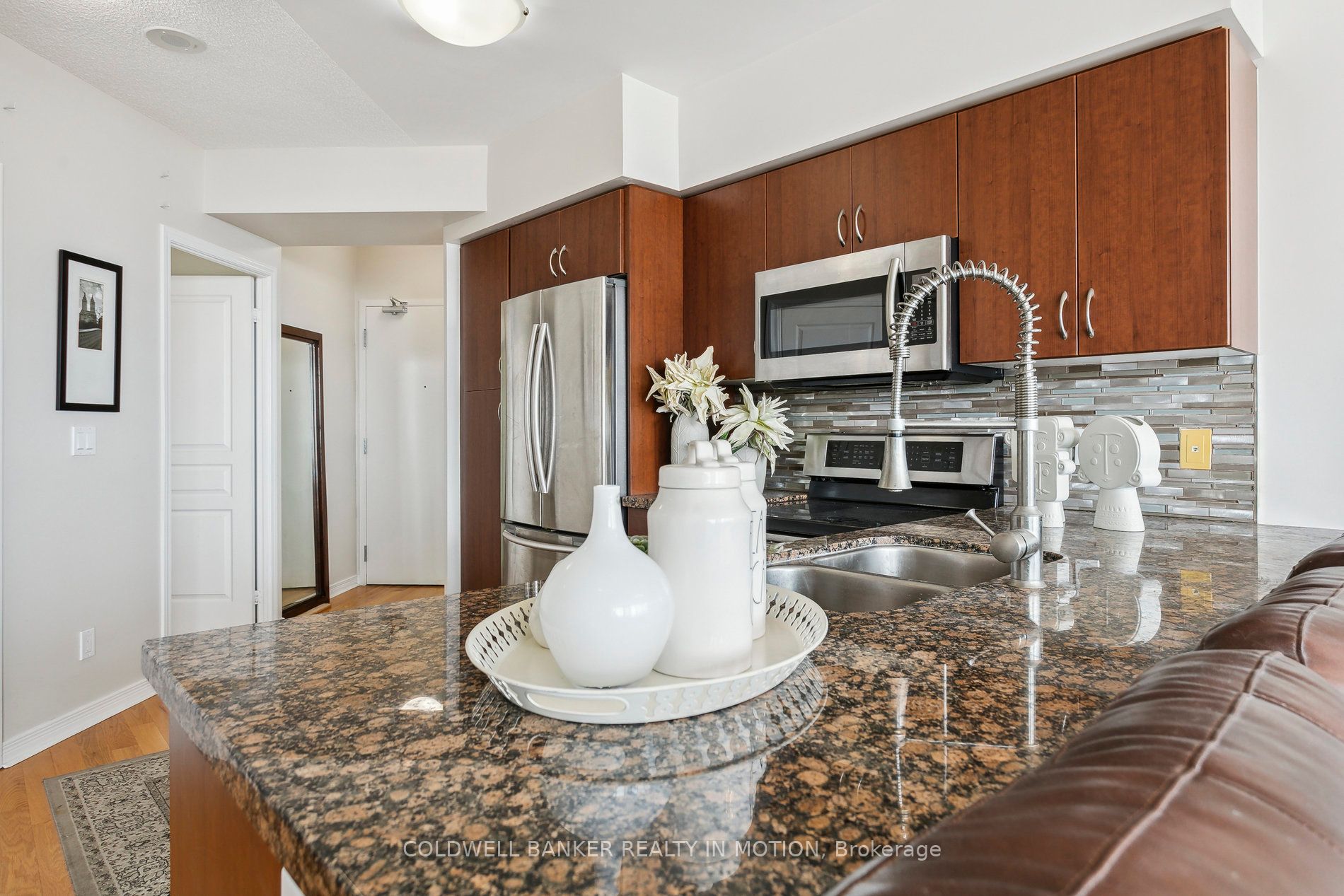 2240 Lake Shore Blvd 08 Property Photo 3