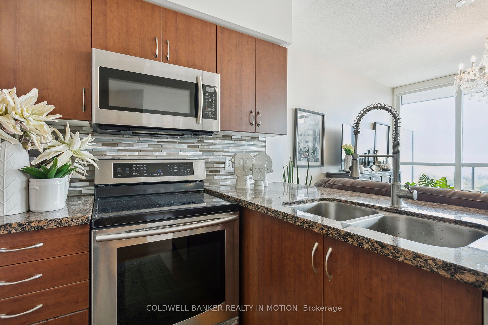2240 Lake Shore Blvd 08 Property Photo 4