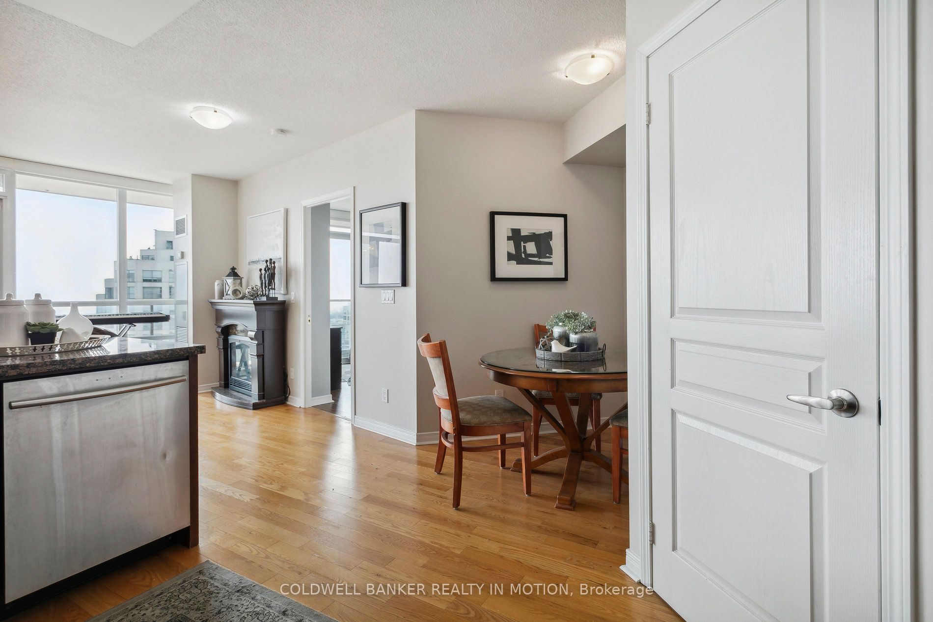 2240 Lake Shore Blvd 08 Property Photo 6