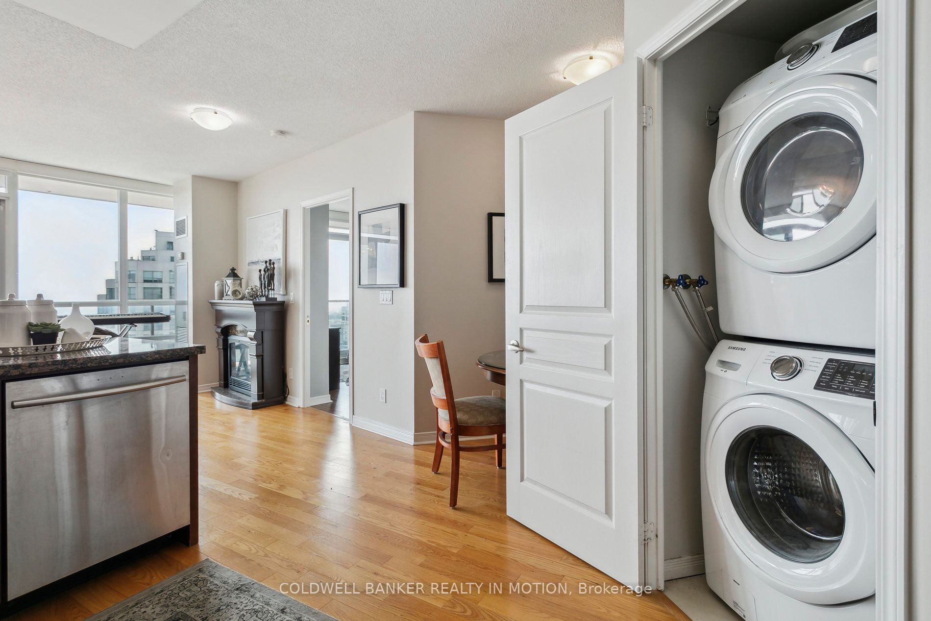 2240 Lake Shore Blvd 08 Property Photo 15