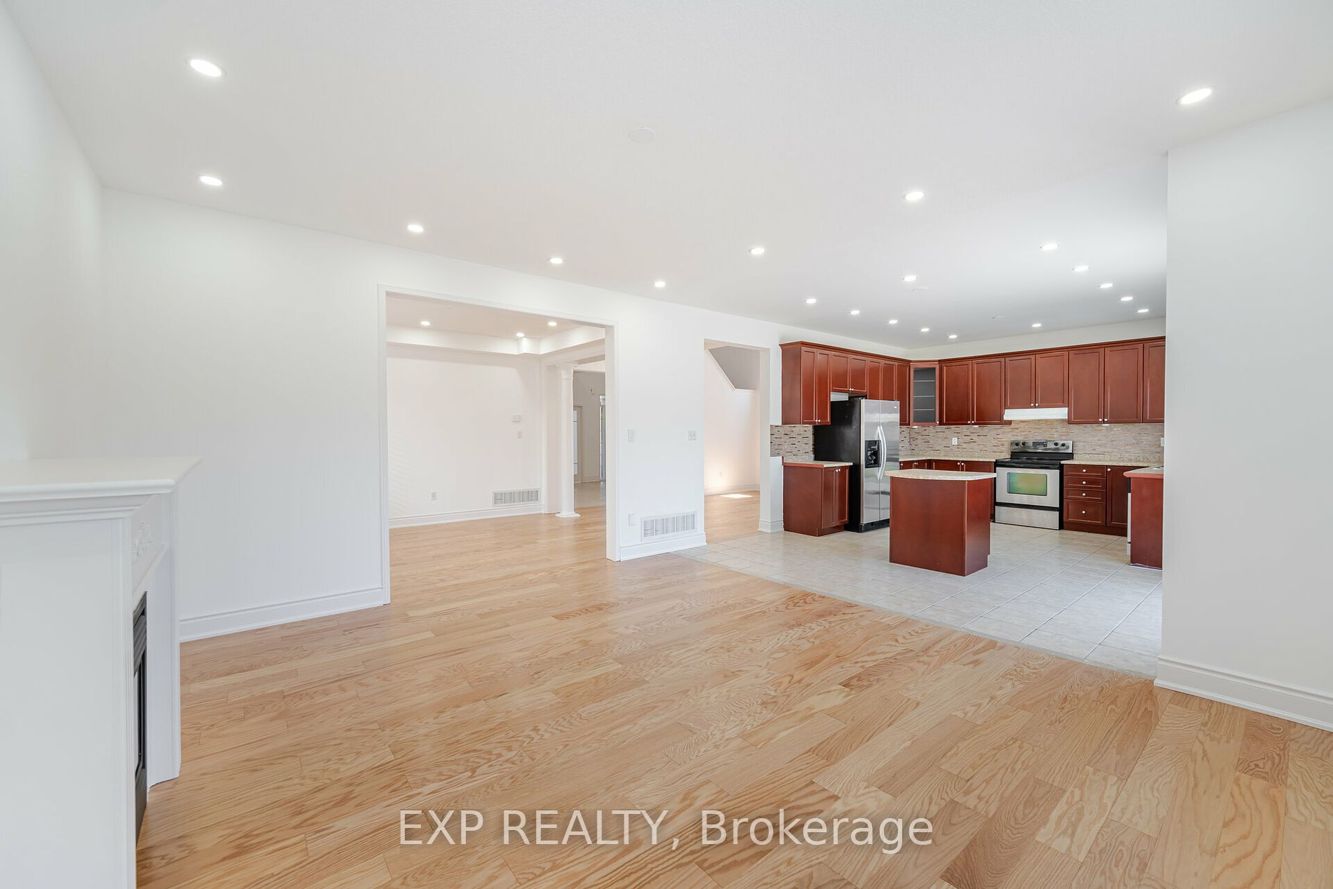 1002 Vickerman Way Property Photo 3