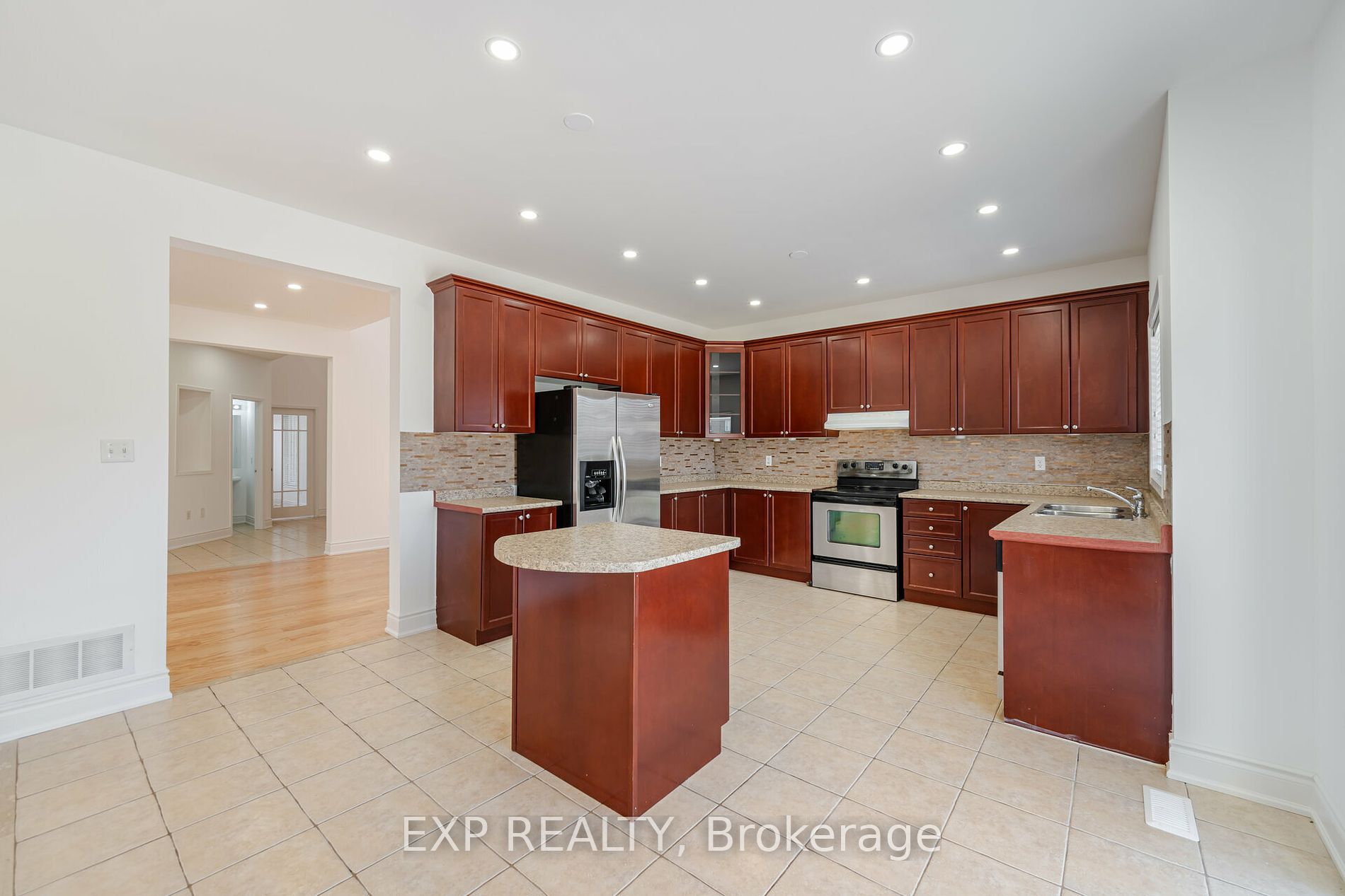 1002 Vickerman Way Property Photo 4