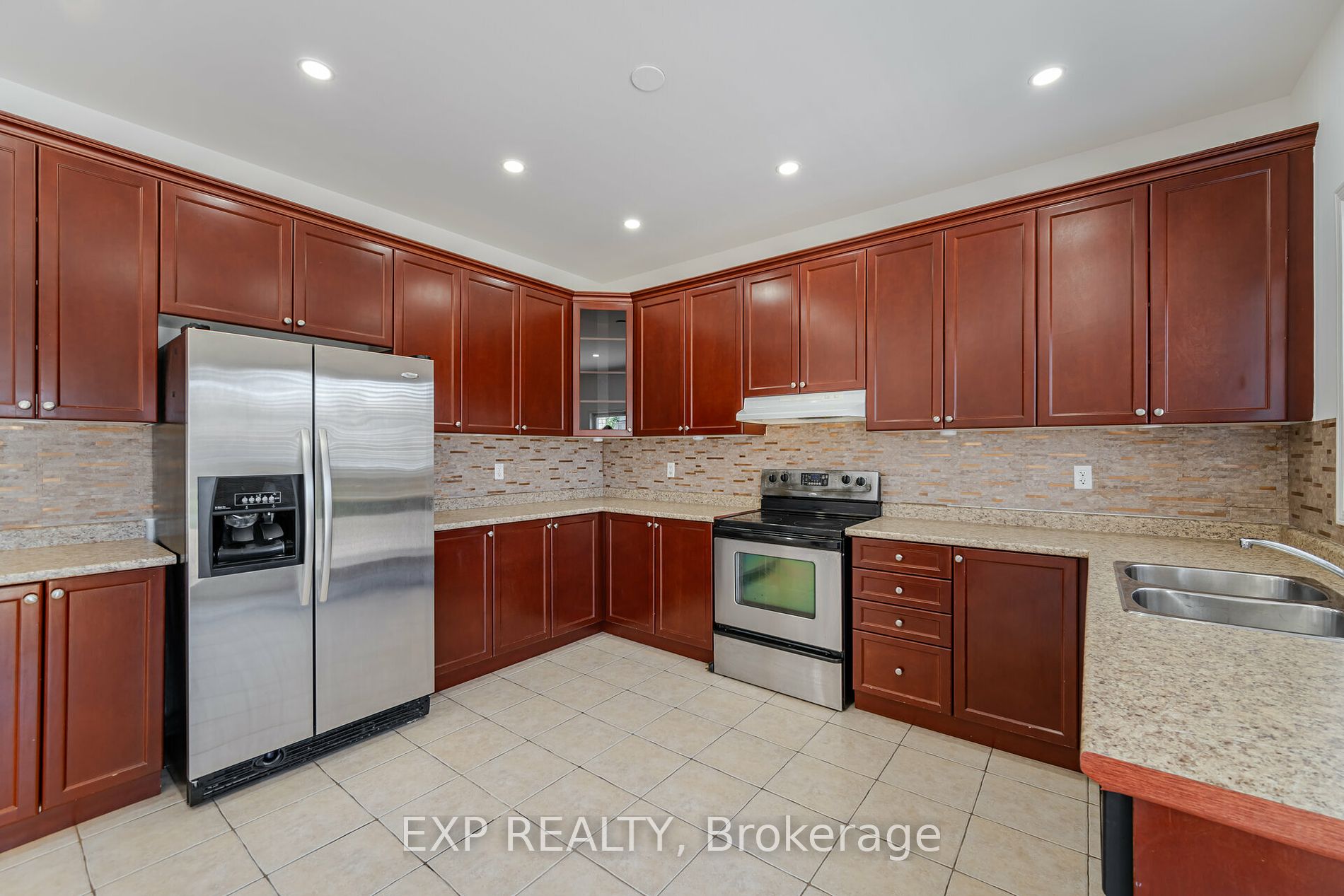1002 Vickerman Way Property Photo 5