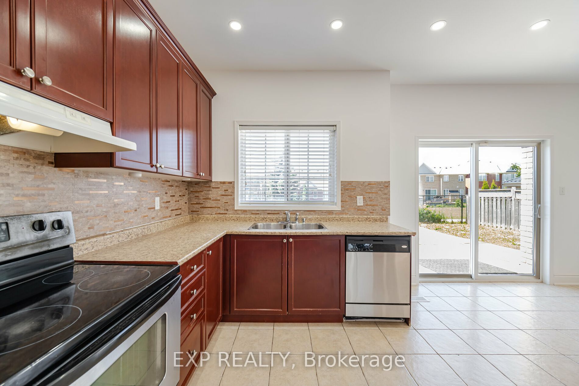 1002 Vickerman Way Property Photo 6
