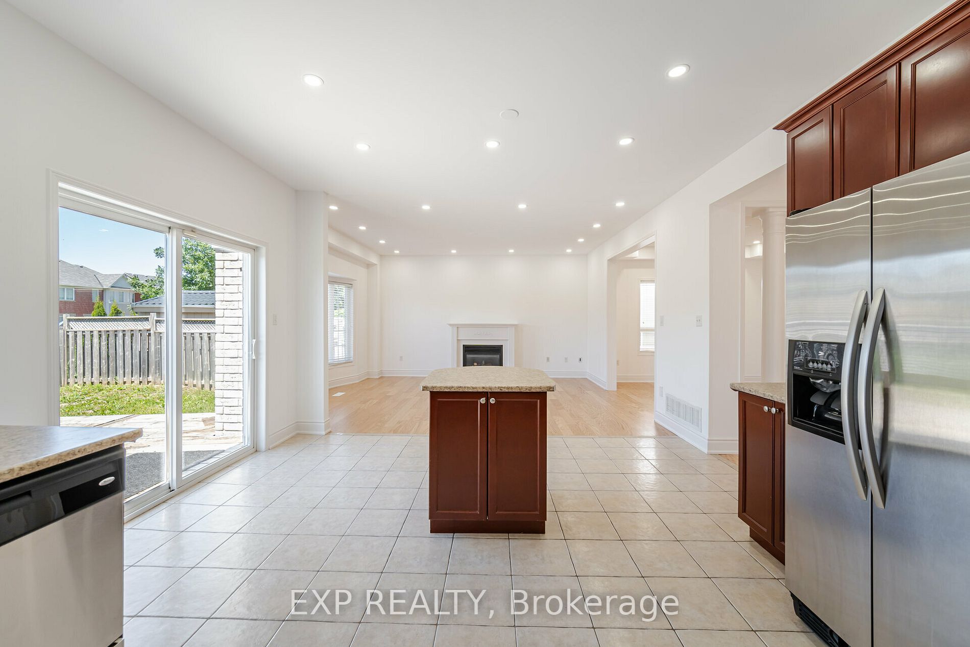 1002 Vickerman Way Property Photo 7