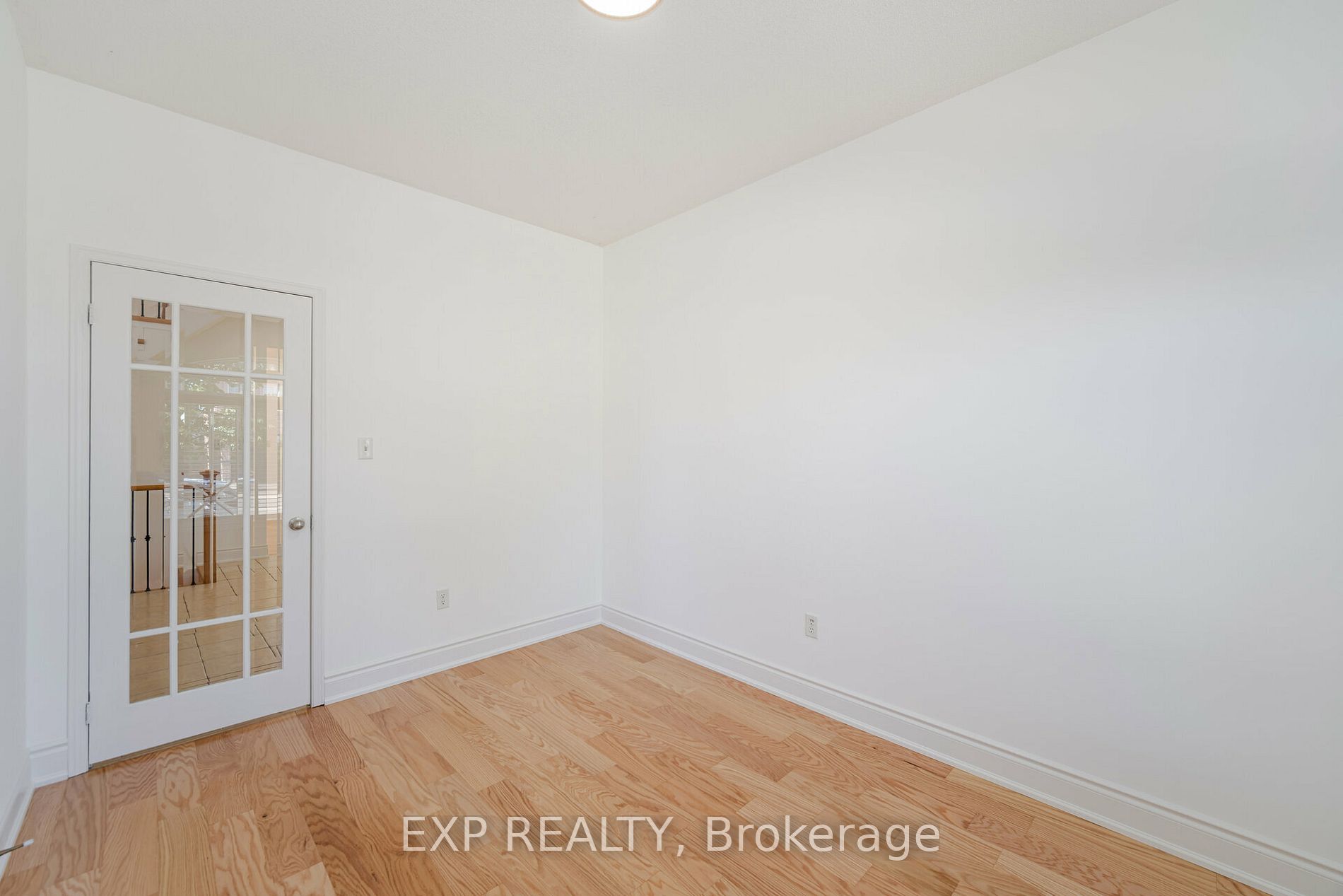 1002 Vickerman Way Property Photo 8