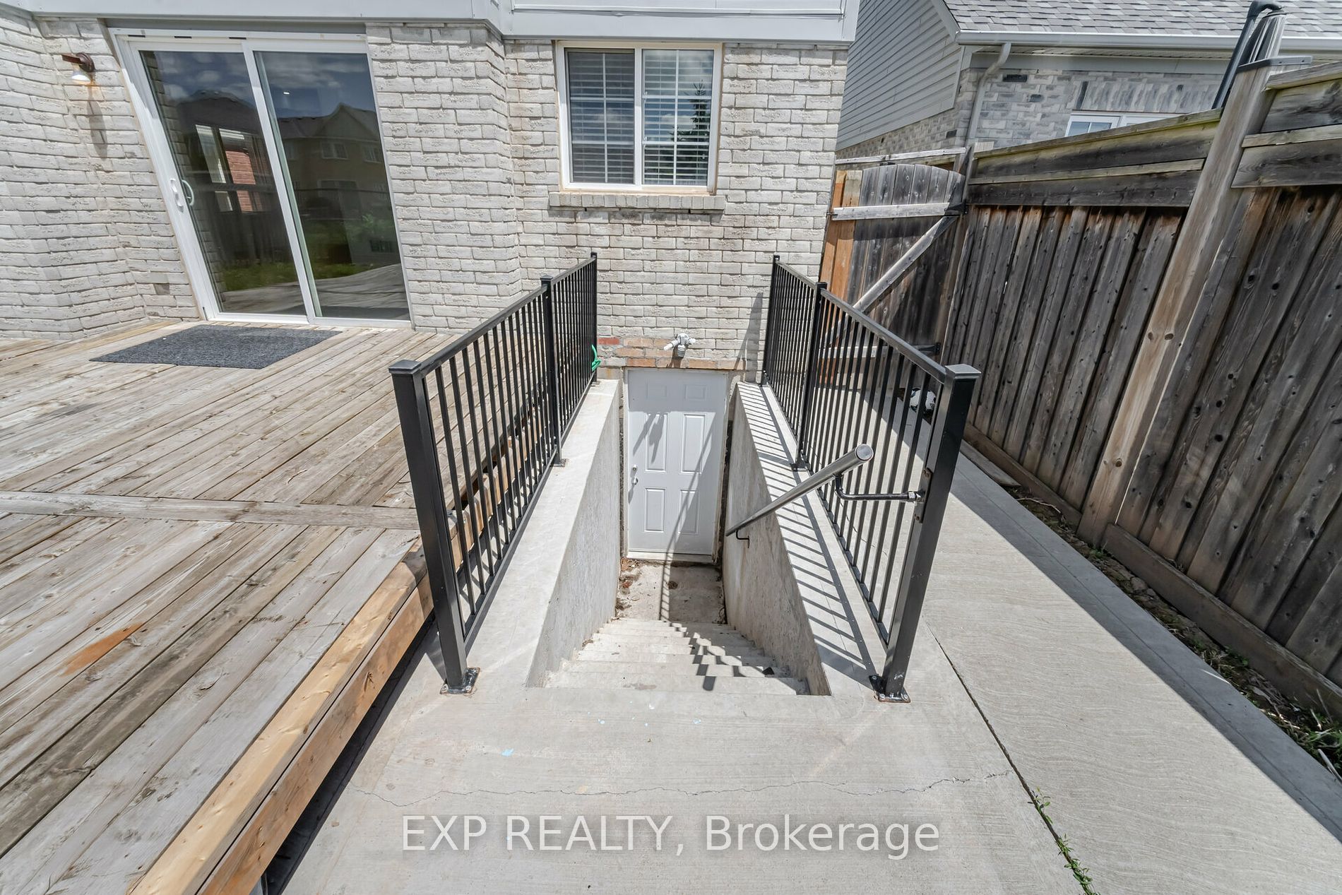 1002 Vickerman Way Property Photo 10