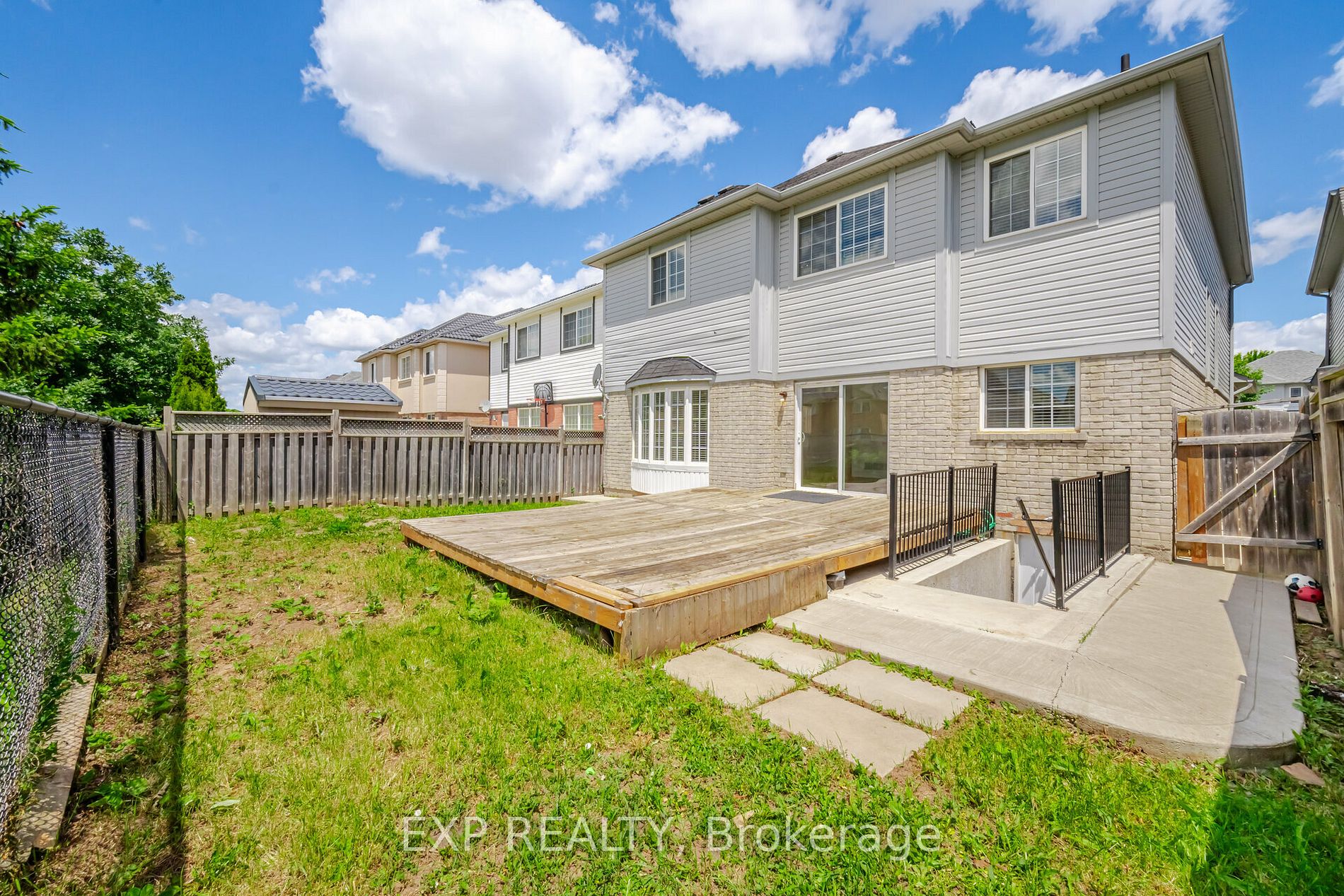 1002 Vickerman Way Property Photo 17