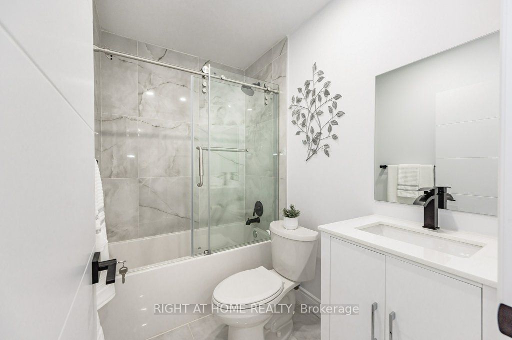 435 Evans Avenue Property Photo 11