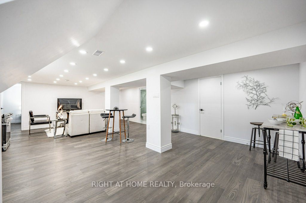 435 Evans Avenue Property Photo 15