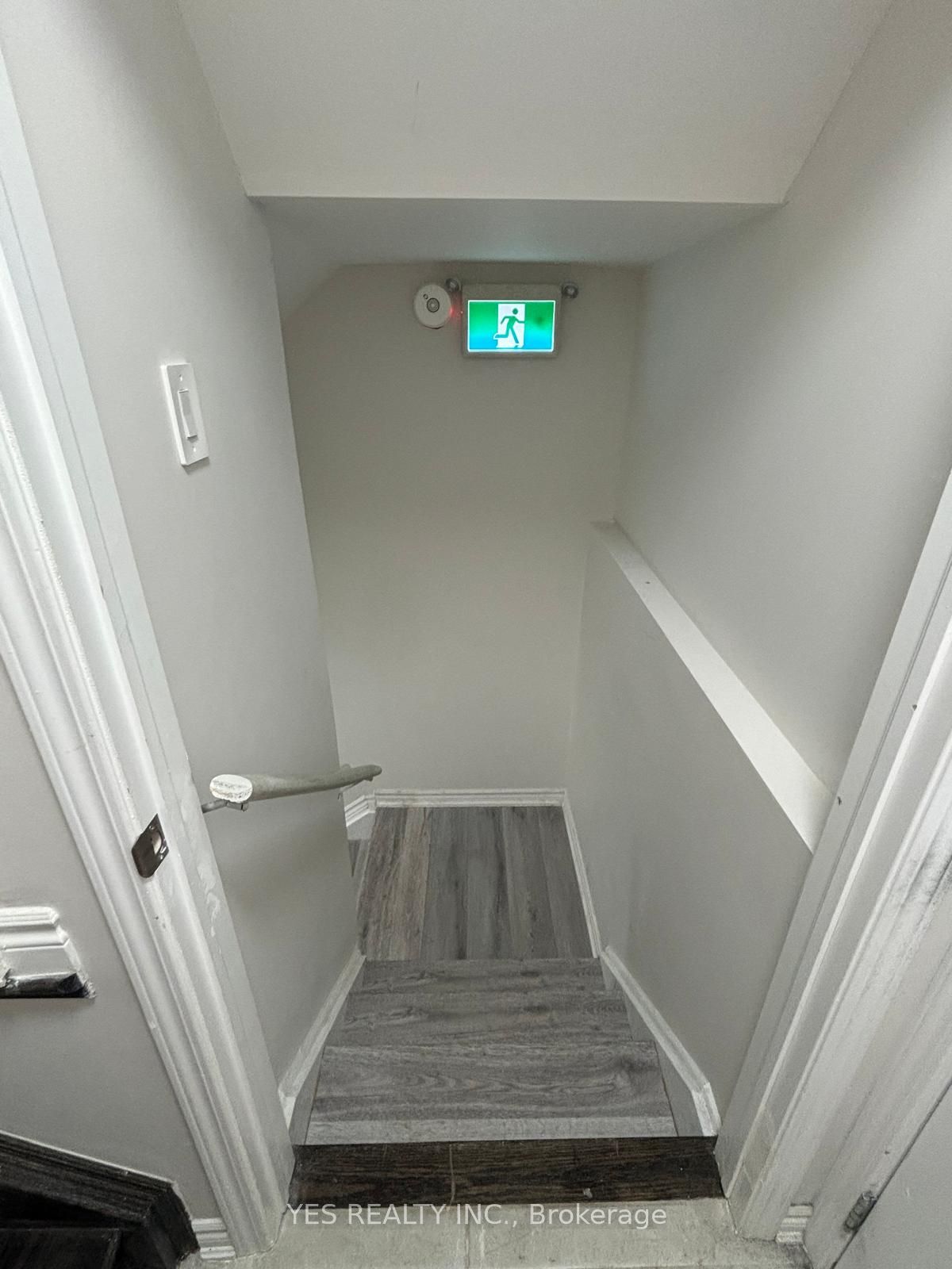 1273 Whitney Terrace Property Photo 4