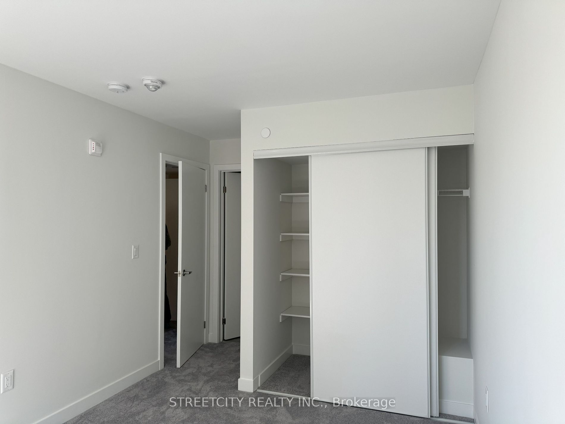 3421 Ridgeway Dr 167 Property Photo 8