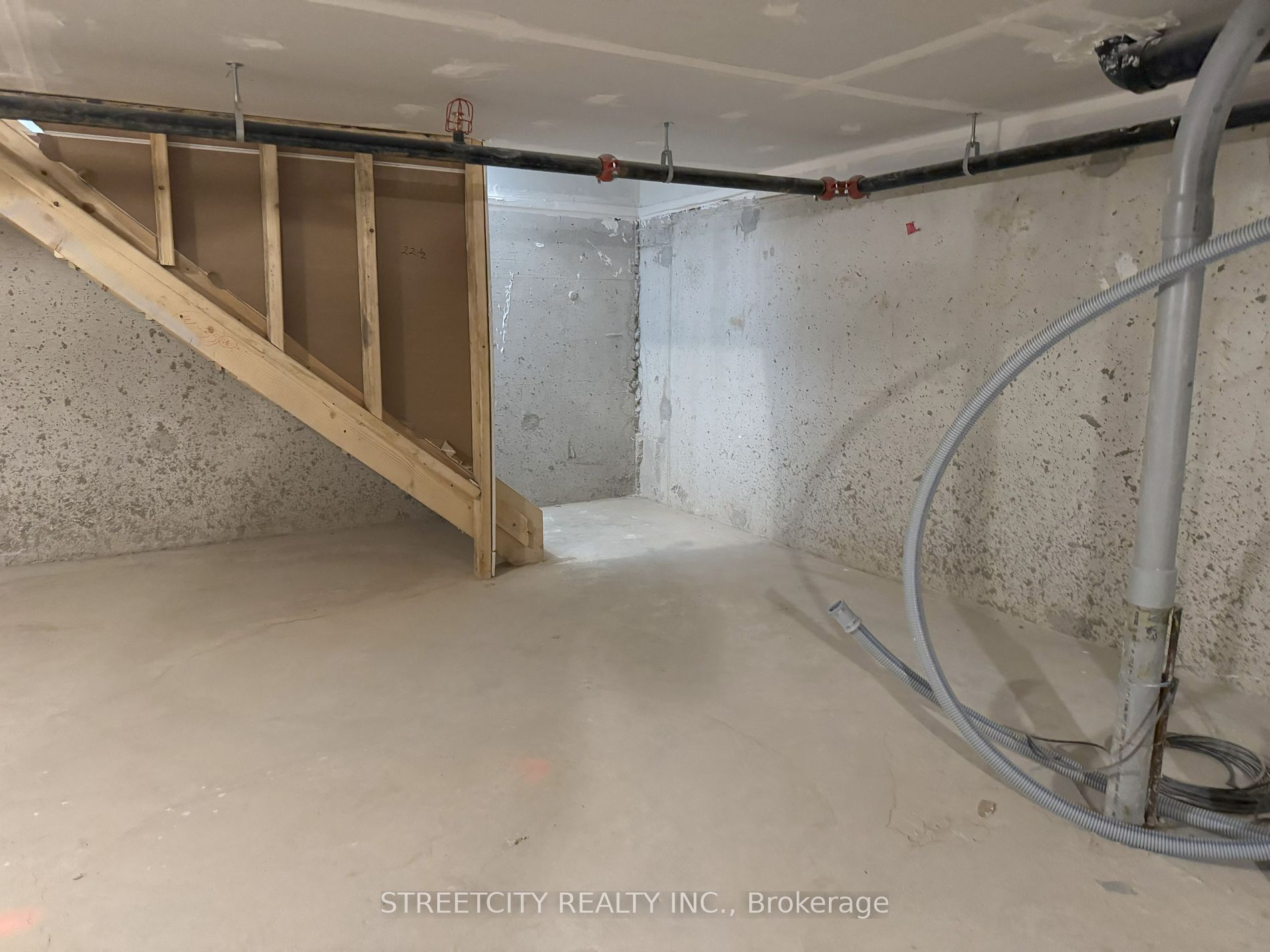 3421 Ridgeway Dr 167 Property Photo 14