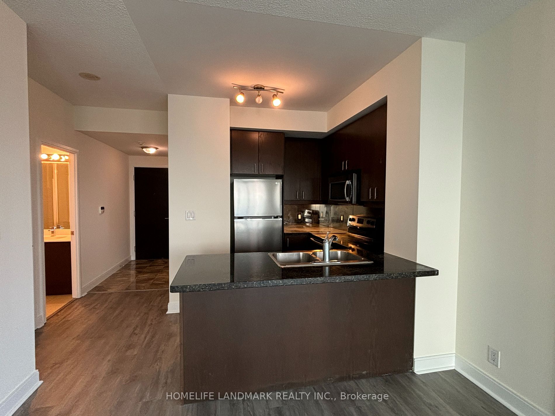 60 Absolute Ave 02 Property Photo 13