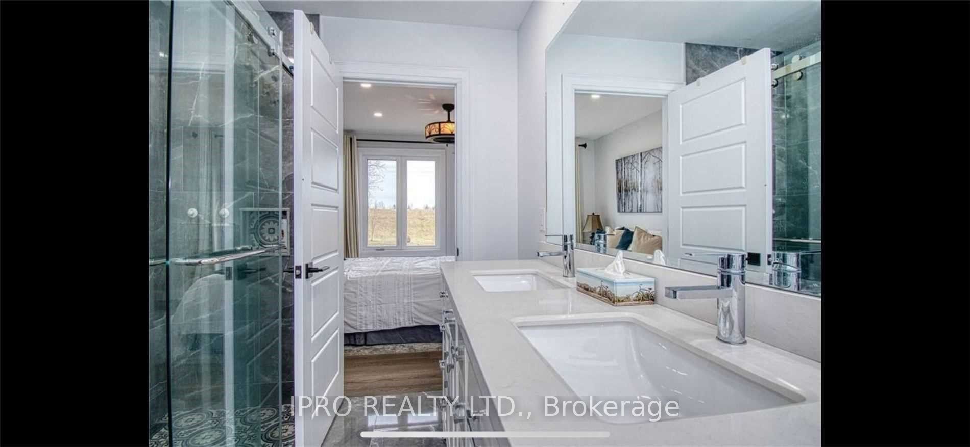 1491 Burloak Dr Property Photo 4