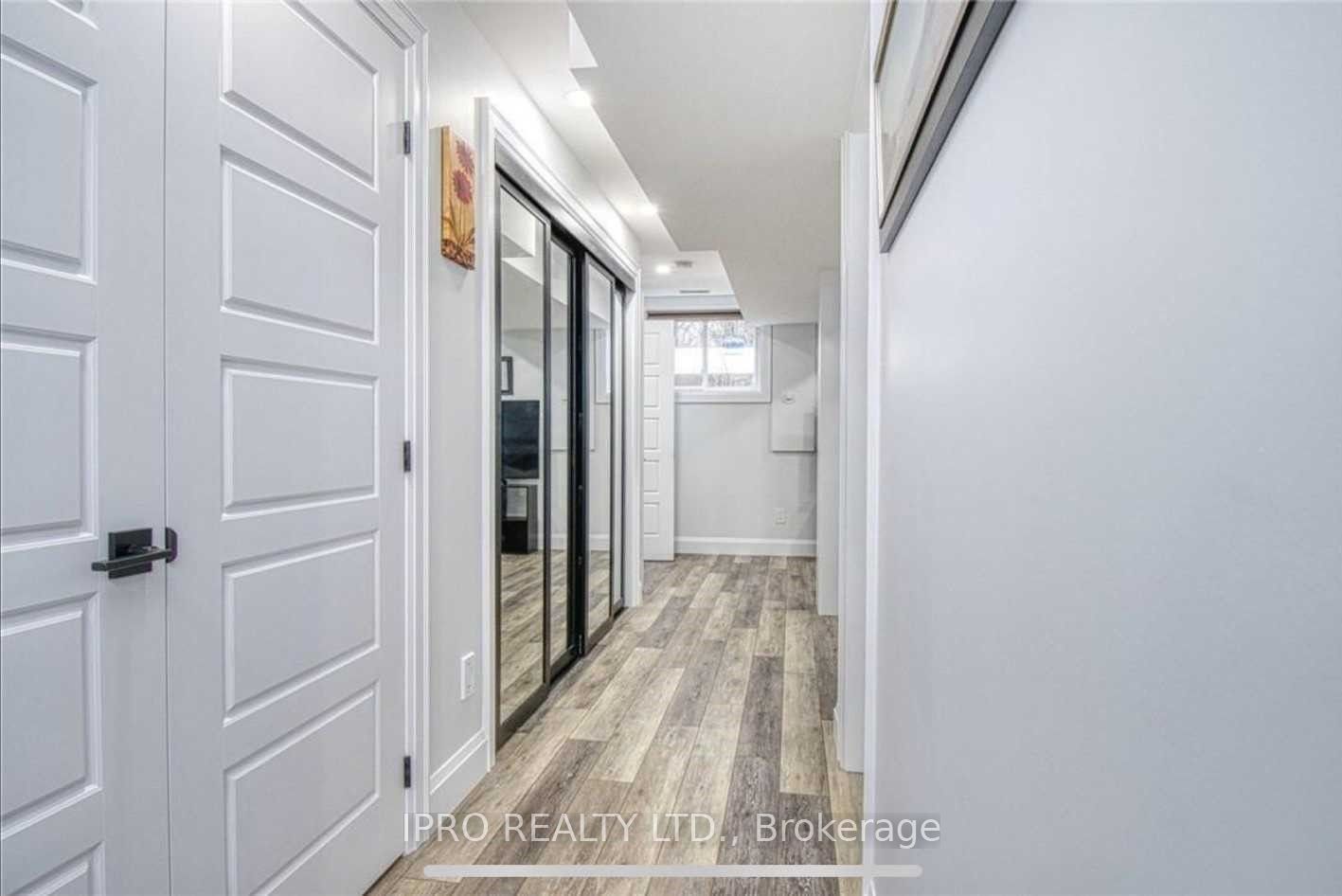 1491 Burloak Dr Property Photo 11