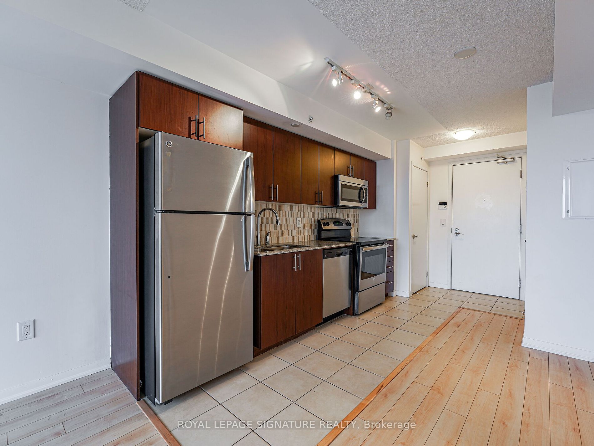 830 Lawrence Ave W 1703 Property Photo 10